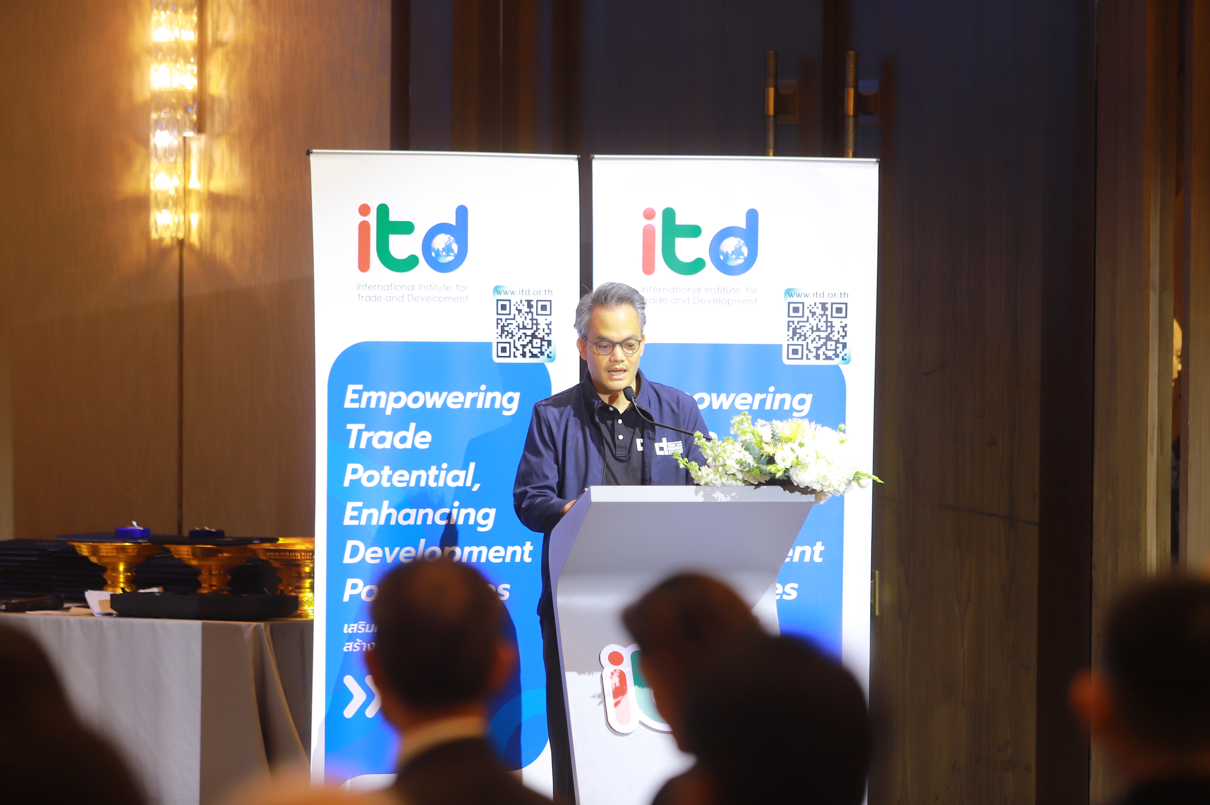 title - รองเลขาฯ ส.ป.ก. ร่วมงาน ITD ผนึกกำลังสมองชั้นนำ ระดมข้อเสนอเชิงนโยบาย ขับเคลื่อน 4 ยุทธศาสตร์ เปลี่ยนเกมเศรษฐกิจไทย